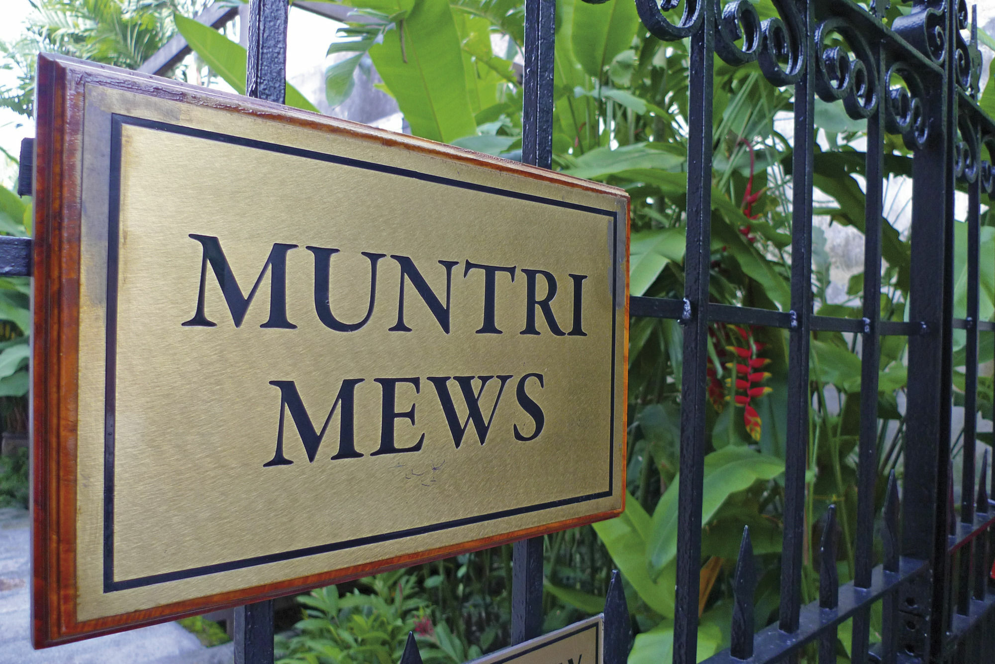 Отель Muntri Mews Джорджтаун Экстерьер фото